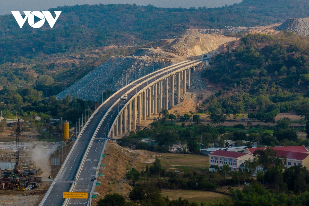 Thần tốc 1.000 ngày đưa dự án PPP cao tốc Cam Lâm - Vĩnh Hảo về đích